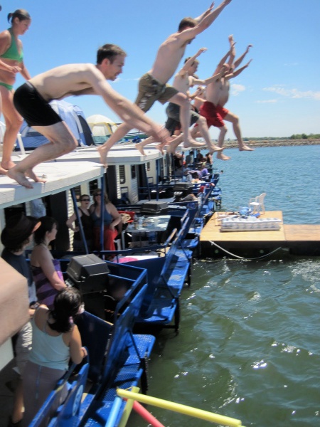 File:Ephemerisle 2010 dive jump.jpg